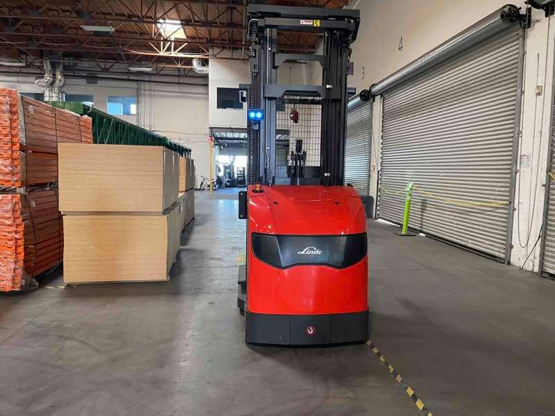 LINDE V15P_5215-WG Electric Order Picker forklift, 3000 capacity, 266 lift height. Serial C25215Y00412, Year 2021.