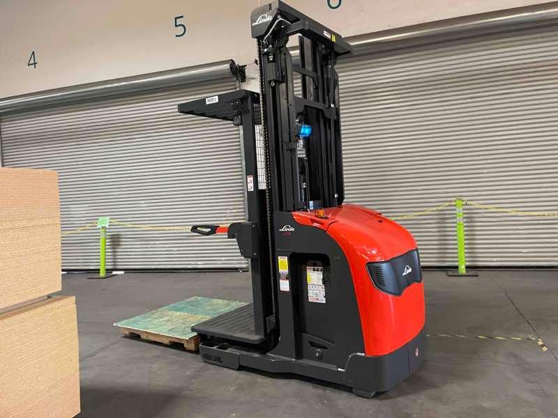 LINDE V15P_5215-WG Electric Order Picker forklift, 3000 capacity, 266 lift height. Serial C25215Y00429, Year 2021.