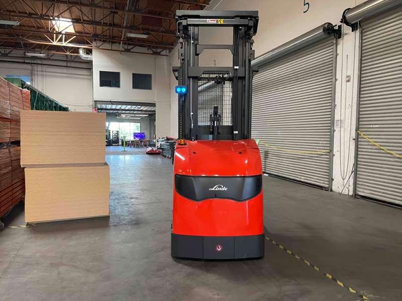 LINDE V15P_5215-WG Electric Order Picker forklift, 3000 capacity, 266 lift height. Serial C25215Y00429, Year 2021.