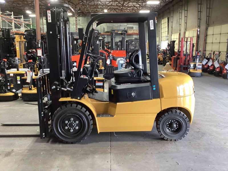 BIG JOE LPE-60_80V Lithium Electric Pneumatic forklift, 6000 capacity, 197 lift height. Serial 131110255, Year 2023.