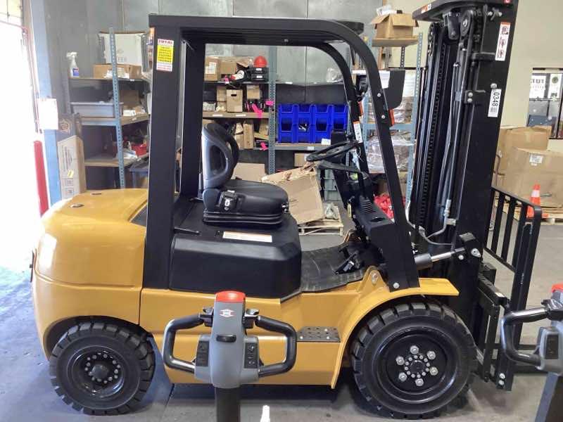 Used 2022 BIG JOE LPE-60_80V Forklift – Lithium Electric Pneumatic, 6000 lb Capacity, 91” Mast, 815 Hours – $35500.00 – Phoenix  – View 4