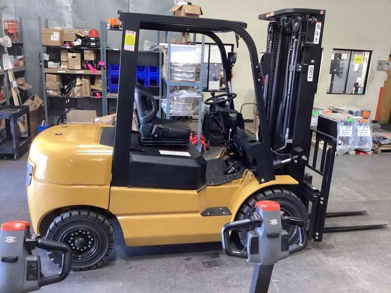 Used 2023 BIG JOE LPE-60_80V Forklift – Lithium Electric Pneumatic, 6000 lb Capacity, 91” Mast, 287.7 Hours – $44500.00 – Phoenix  – View 4