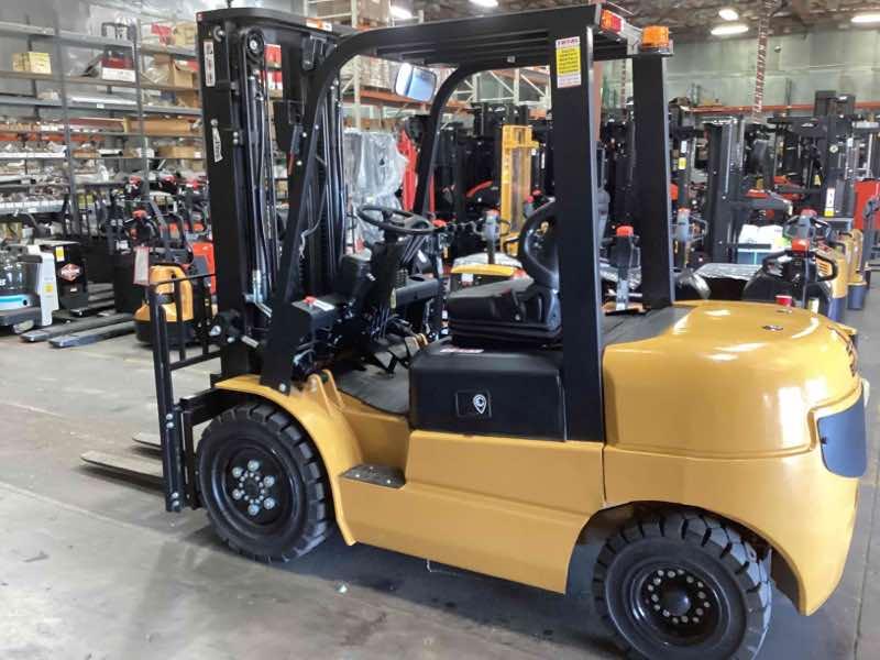 BIG JOE LPE-60_80V Lithium Electric Pneumatic forklift, 6000 capacity, 197 lift height. Serial 131110361, Year 2023.