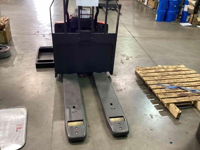 Used 2022 LINDE EWR30_1101-02-27X48 Forklift – Rider Jack, 6000 lb Capacity, 3” Mast, 2070.6 Hours – $8180.00 – Anaheim  – View 3