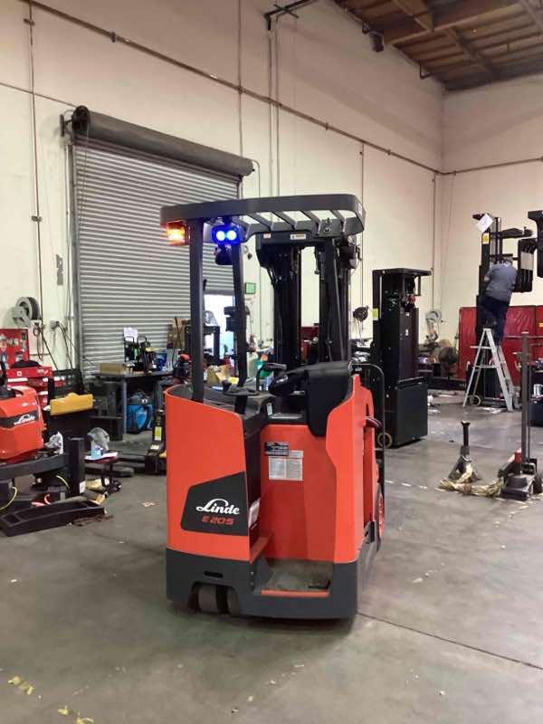 LINDE E20S_1346-20 Electric Stand Up Counterbalance forklift, 4000 capacity, 240 lift height. Serial A11346L00067, Year 2022.