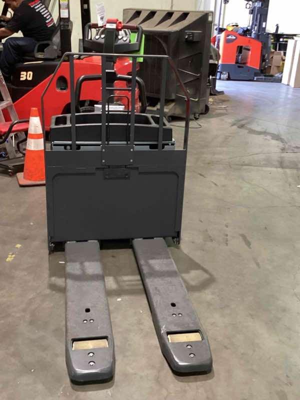 LINDE EWR30_1101-02-27X48 Rider Jack forklift, 6000 capacity, 7.75 lift height. Serial A11101L00182, Year 2022.