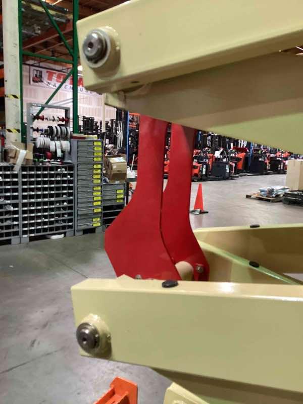 JLG ES2632 Scissor Lift forklift, 800 capacity, 306 lift height. Serial M200065564, Year 2022.