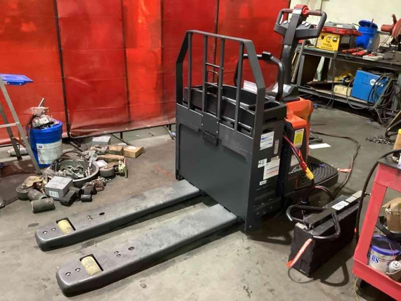 Used 2022 LINDE EWR30_1101-02-27X48 Forklift – Rider Jack, 6000 lb Capacity, 3” Mast, 513.9 Hours – $12500.00 – Anaheim  – View 3