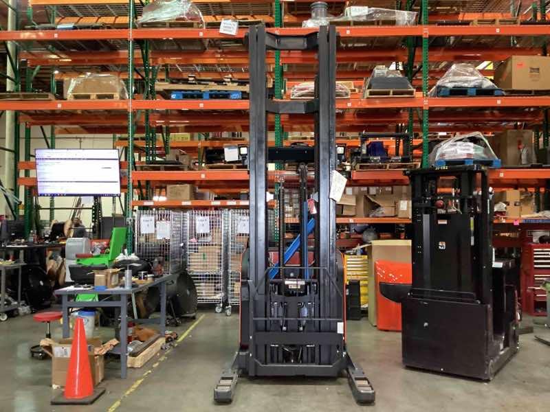 Used 2022 LINDE R22SX_5195 Forklift – Stand Up Reach, 4500 lb Capacity, 139” Mast, 2048 Hours – $34500.00 – Phoenix  – View 3