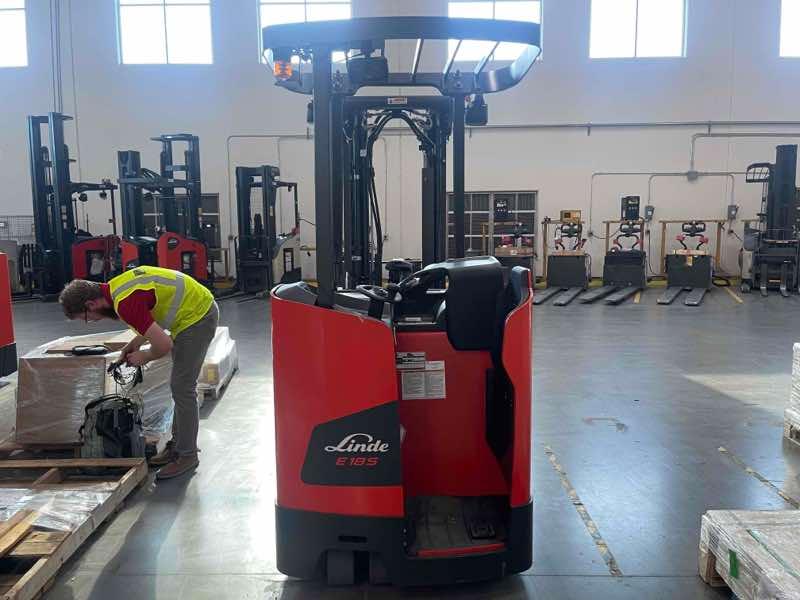 LINDE E18S_1346-20 Electric Stand Up Counterbalance forklift, 3500 capacity, 196 lift height. Serial A11346L00108, Year 2022.