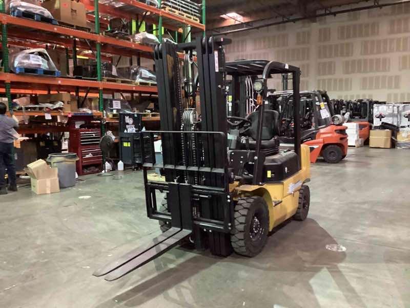 Used 2023 BIG JOE LPE-50_80V Forklift – Lithium Electric Pneumatic, 5000 lb Capacity, 90” Mast, 216 Hours – $37985.00 – Phoenix  – View 2