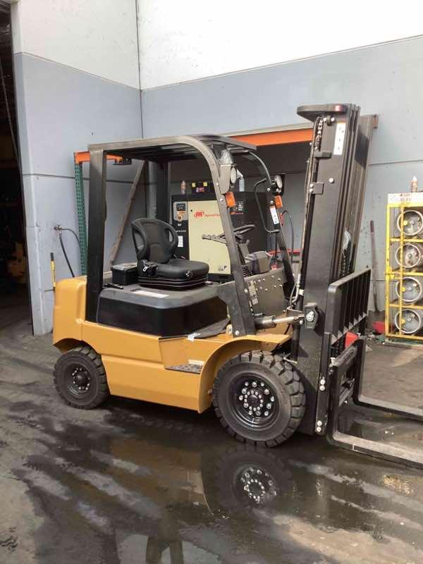 Used 2023 BIG JOE LPE-50_80V Forklift – Lithium Electric Pneumatic, 5000 lb Capacity, 90” Mast, 400 Hours – $38985.00 – Anaheim  – View 2