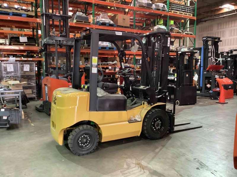 BIG JOE LPE-50_80V Lithium Electric Pneumatic forklift, 5000 capacity, 197 lift height. Serial 2311200474, Year 2023.