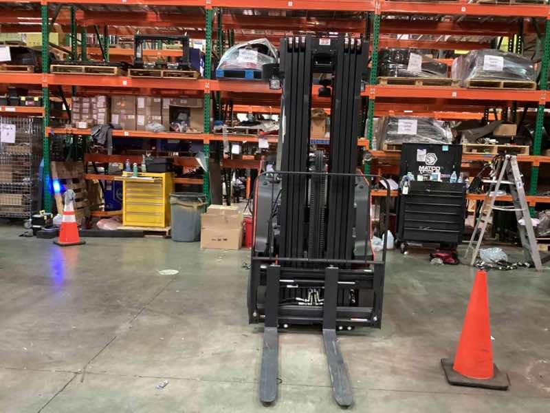 Used 2022 LINDE E20S_1346-20 Forklift – Electric Stand Up Counterbalance, 4000 lb Capacity, 89” Mast, 1640 Hours – $39500.00 – Riverside, CA  – View 4