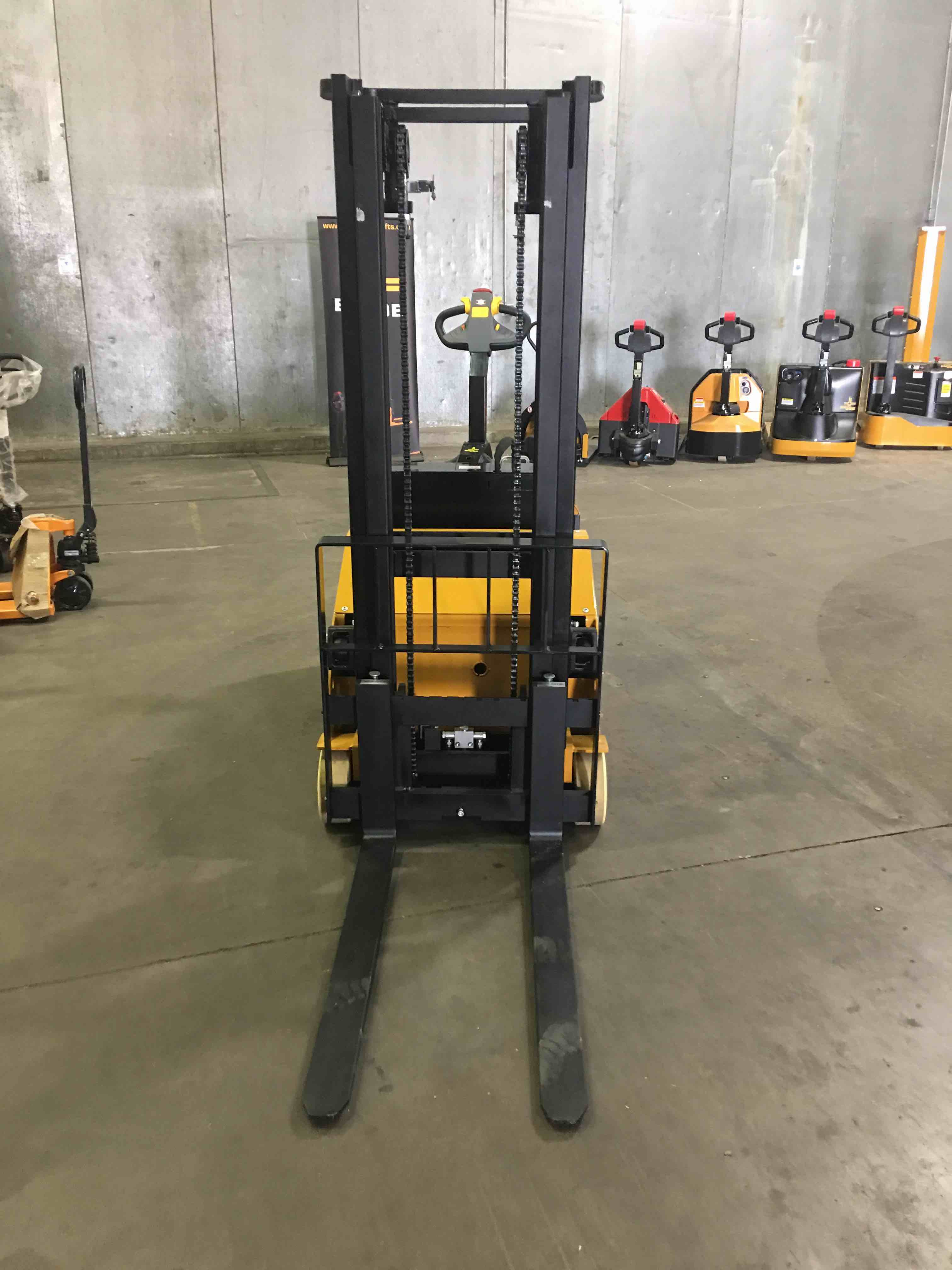 Walkie Straddle Stacker