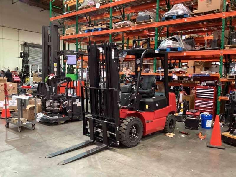 Demo 2022 BIG JOE LPE-50_80V Forklift – Lithium Electric Pneumatic, 5000 lb Capacity, 87.5” Mast, 114 Hours – $35600.00 – Anaheim  – View 3