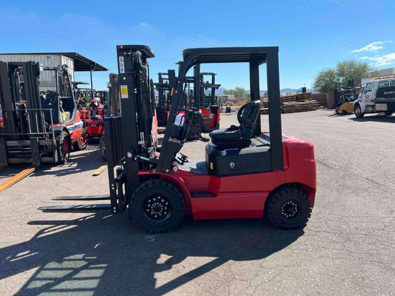 BIG JOE LPE-50_80V Lithium Electric Pneumatic forklift, 5000 capacity, 189 lift height. Serial 2311700299, Year 2023.