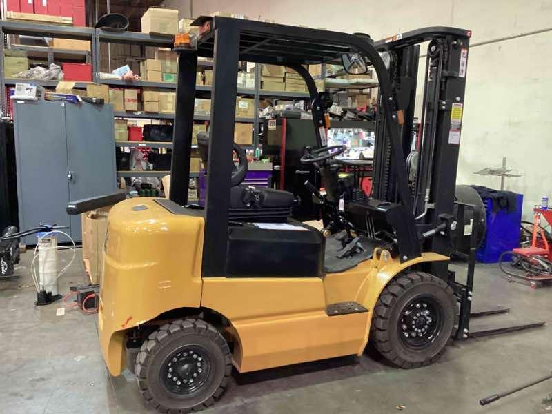 BIG JOE LPE-50_80V Lithium Electric Pneumatic forklift, 5000 capacity, 197 lift height. Serial 2311200376, Year 2023.