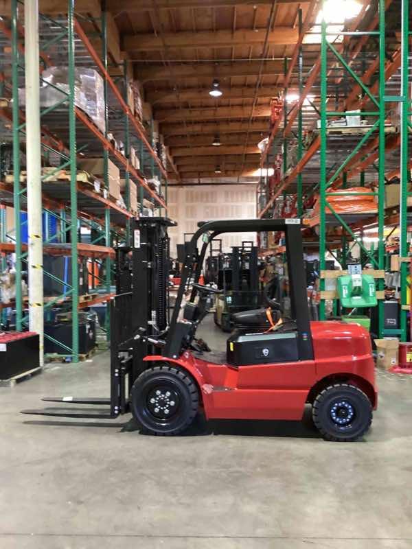 BIG JOE LPE-60_80V Lithium Electric Pneumatic forklift, 6000 capacity, 189 lift height. Serial 131180939, Year 2024.