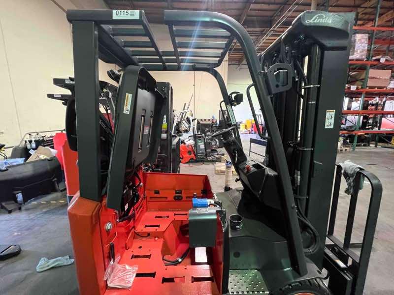 LINDE E25C_1347-FT Electric Sit Down 4 Wheel forklift, 5000 capacity, 204 lift height. Serial A11347L00115, Year 2022.