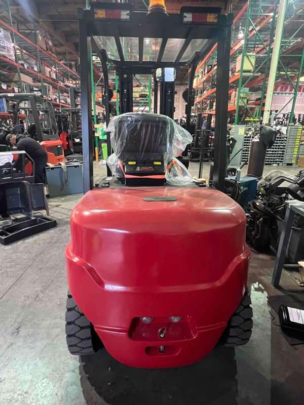 BIG JOE LPE-60_80V Lithium Electric Pneumatic forklift, 6000 capacity, 189 lift height. Serial 131180735, Year 2024.
