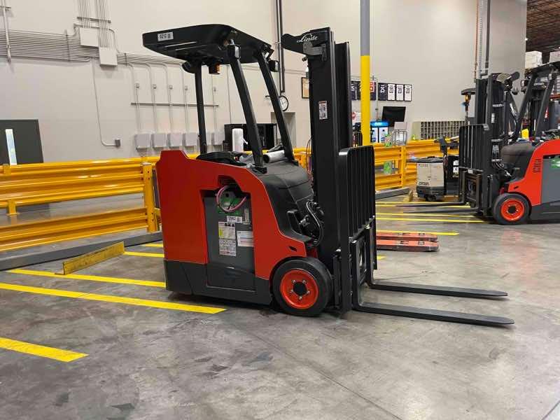 LINDE E18S_1346-20 Electric Stand Up Counterbalance forklift, 3500 capacity, 184 lift height. Serial A11346L00212, Year 2022.