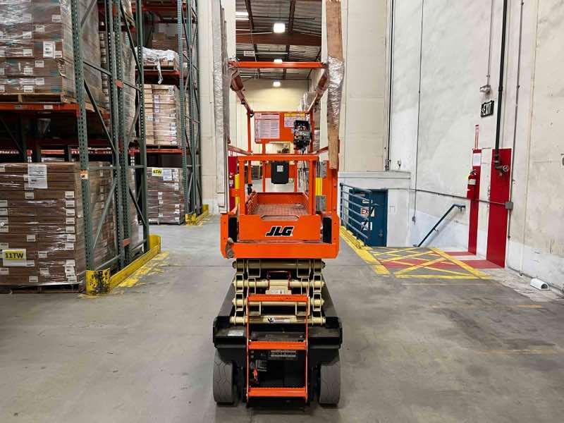 JLG ES2632 Scissor Lift forklift, 800 capacity, 306 lift height. Serial M200065568, Year 2022.