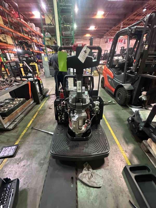 New 2022 LINDE EWR40_1101-02-27X96-PS Forklift – Double Rider Jack, 4000 lb Capacity, 3” Mast, 590 Hours – $18650.00 – Anaheim  – View 4