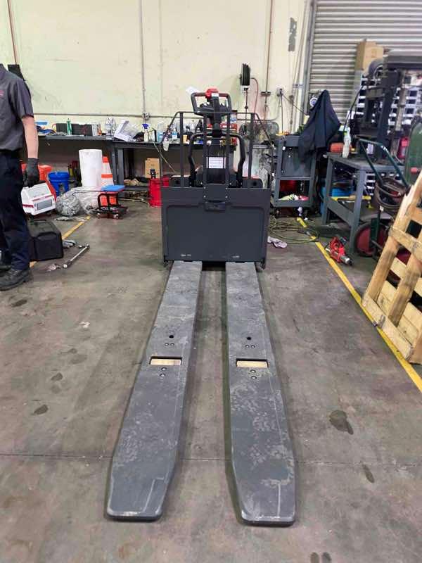 New 2022 LINDE EWR40_1101-02-27X96-PS Forklift – Double Rider Jack, 4000 lb Capacity, 3” Mast, 1 Hours – $18650.00 – Anaheim  – View 3
