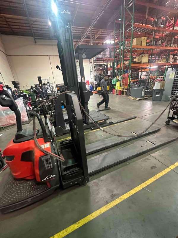 LINDE EWR40_1101-02-27X96-PS Double Rider Jack forklift, 8000 capacity, 7.75 lift height. Serial A11101L00594, Year 2022.