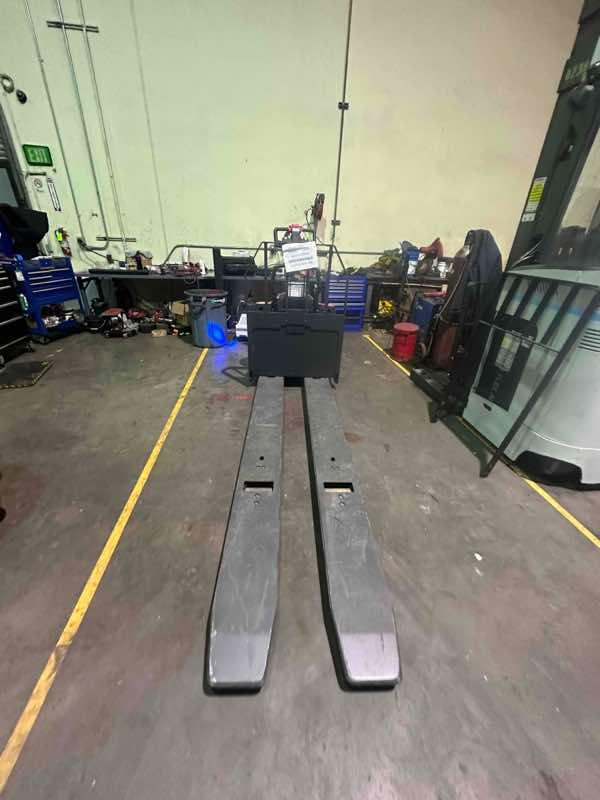 New 2022 LINDE EWR40_1101-02-27X96-PS Forklift – Double Rider Jack, 4000 lb Capacity, 3” Mast, 626.3 Hours – $18650.00 – Anaheim  – View 2