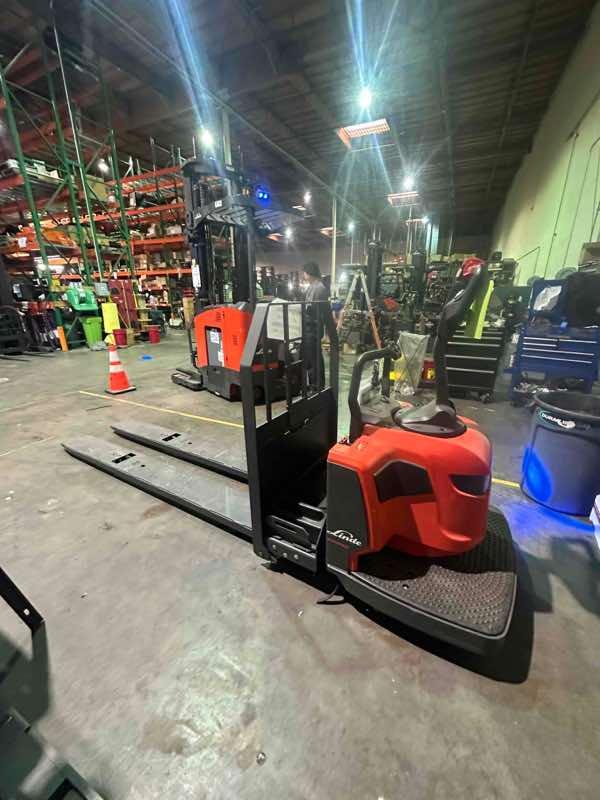 New 2022 LINDE EWR40_1101-02-27X96-PS Forklift – Double Rider Jack, 4000 lb Capacity, 3” Mast, 626.3 Hours – $18650.00 – Anaheim  – View 3