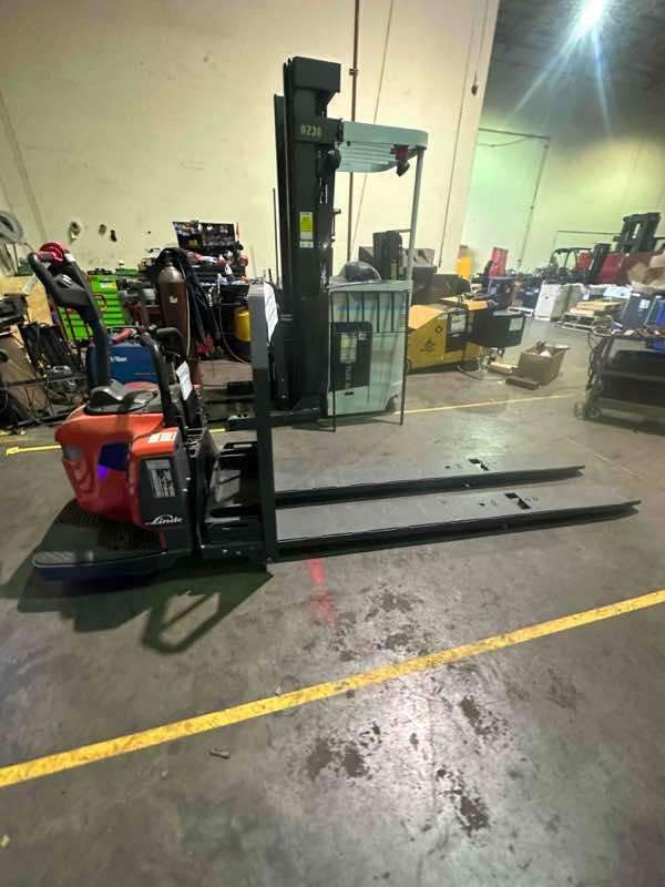 New 2022 LINDE EWR40_1101-02-27X96-PS Forklift – Double Rider Jack, 4000 lb Capacity, 3” Mast, 626.3 Hours – $18650.00 – Anaheim  – View 4