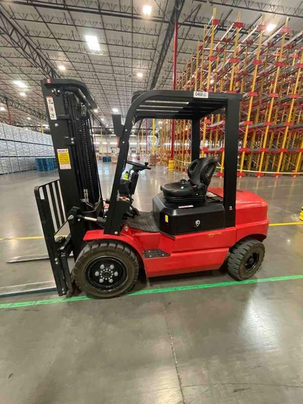 BIG JOE LPE-60_80V Lithium Electric Pneumatic forklift, 6000 capacity, 189 lift height. Serial 131170468, Year 2023.