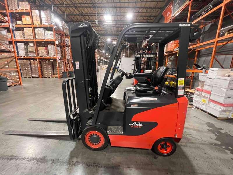 LINDE E25C_1347-FT Electric Sit Down 4 Wheel forklift, 5000 capacity, 204 lift height. Serial A11347L00278, Year 2022.