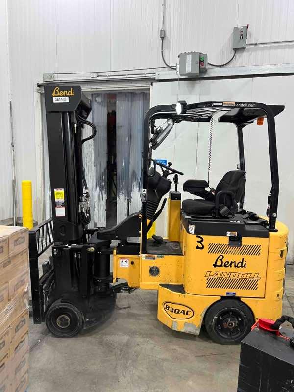 BENDI B30AC VNA forklift, 3000 capacity, 216 lift height. Serial 2204B-13644, Year 2022.