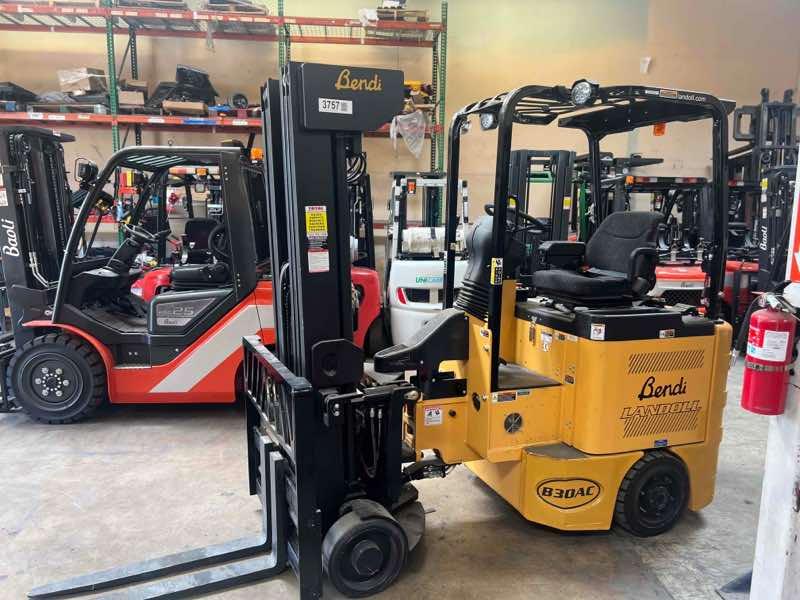 BENDI B30AC VNA forklift, 3000 capacity, 258 lift height. Serial 2206B-13757, Year 2022.