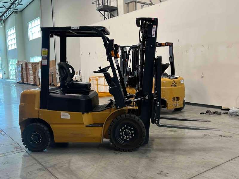 BIG JOE LPE-50_80V Lithium Electric Pneumatic forklift, 5000 capacity, 197 lift height. Serial 2311100421, Year 2023.