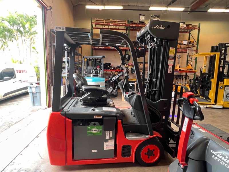 Used 2022 LINDE E20_346-20 Forklift – Electric Sit Down 3 Wheel, 4000 lb Capacity, 89” Mast, 494 Hours – $42500.00 – Hawaii, Waipahu  – View 3