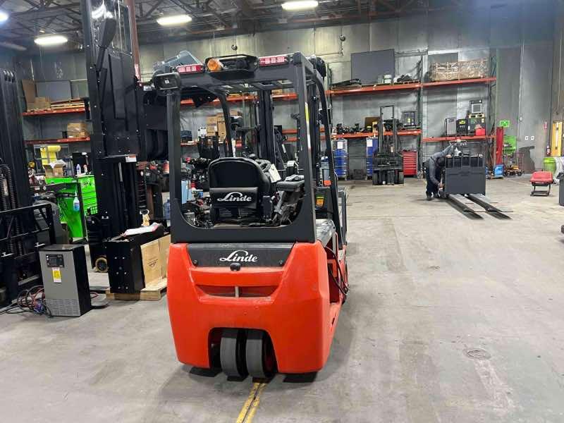 Linde E18_346-20 Electric Sit Down 3 Wheel, photo 3 of 4