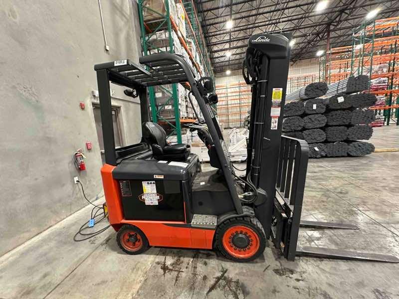 LINDE E25C_1347 Electric Sit Down 4 Wheel forklift, 5000 capacity, 204 lift height. Serial A11347L00109, Year 2022.