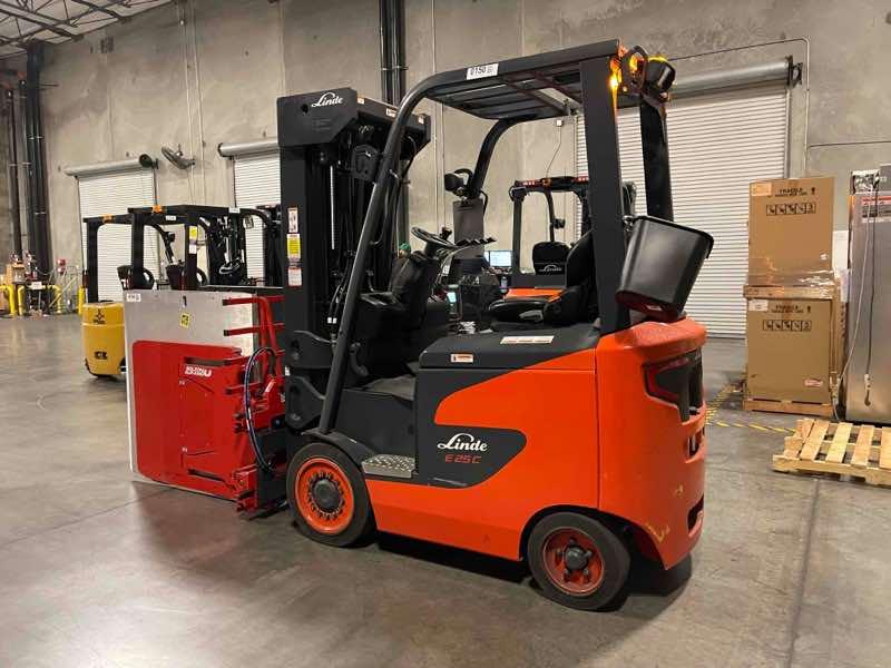 LINDE E25C_1347 Electric Sit Down 4 Wheel forklift, 5000 capacity, 258 lift height. Serial A11347L00150, Year 2022.