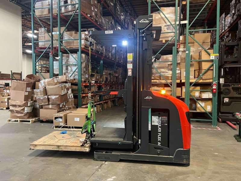 LINDE V15P_5215 Electric Order Picker forklift, 3000 capacity, 240 lift height. Serial C25215Y00390, Year 2021.