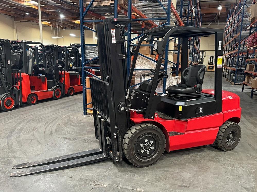 BIG JOE LPE-S60_80VB Lithium Electric Pneumatic forklift, 5000 capacity, 177 lift height. Serial 2341900713, Year 2025.