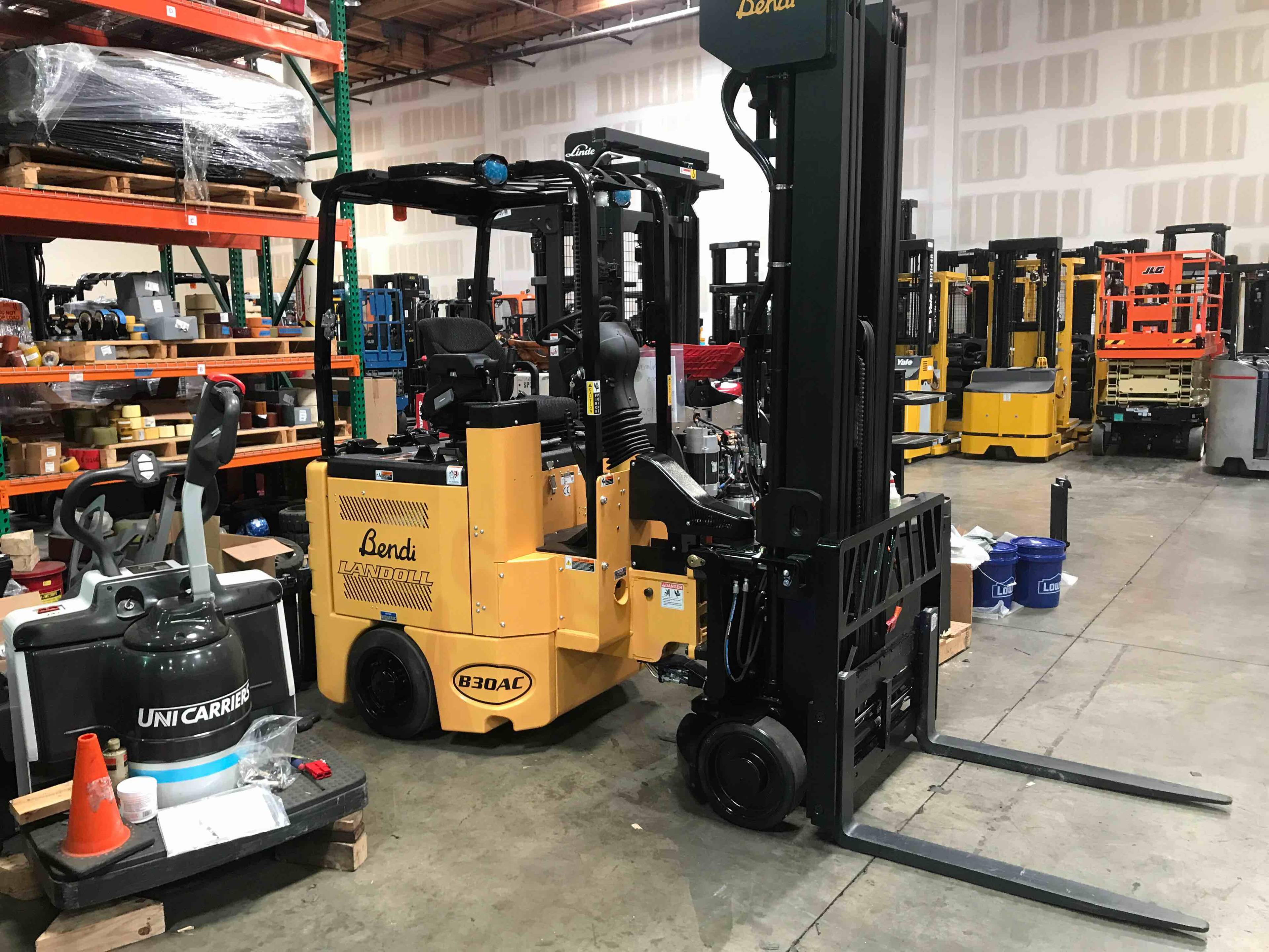 BENDI B30AC VNA forklift, 3000 capacity, 312 lift height. Serial 2107B-13252, Year 2022.