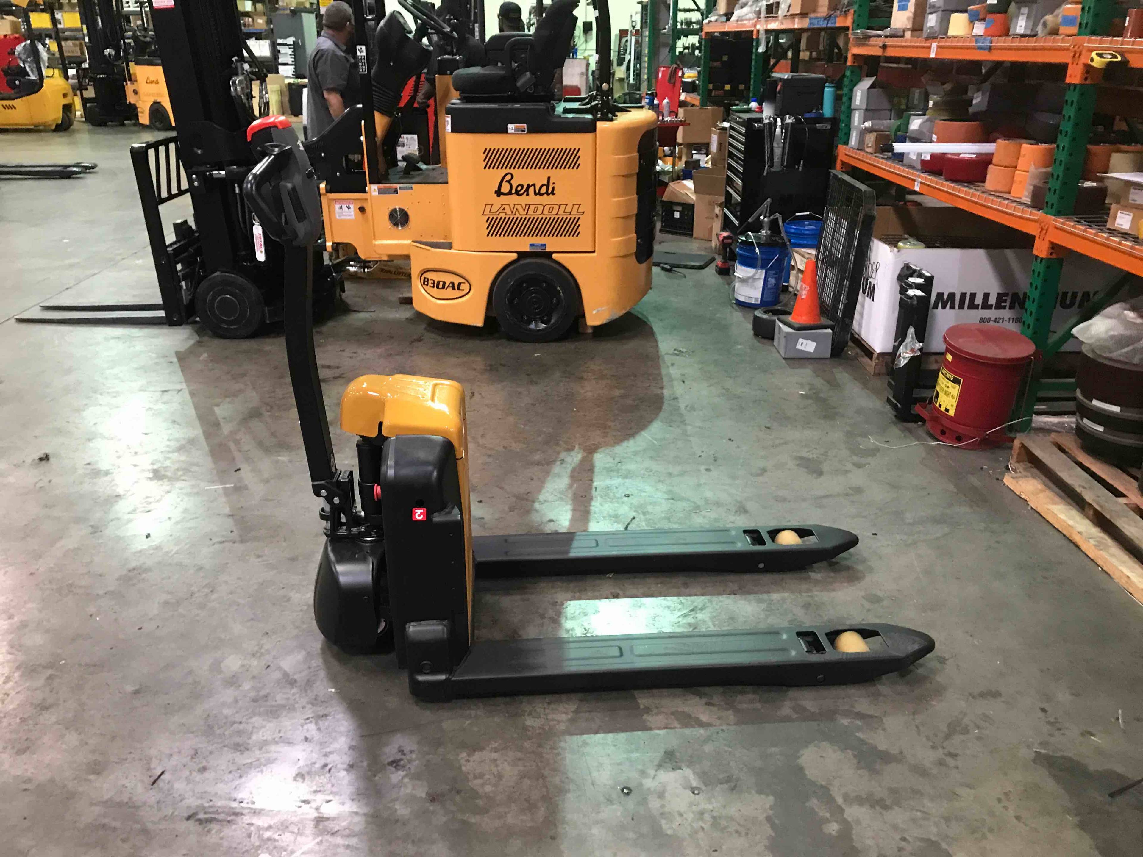BIG JOE LPT-40 27X45 Electric Pallet Jack (Lithium) forklift, 4000 capacity, 7.75 lift height. Serial 3292101290, Year 2021.