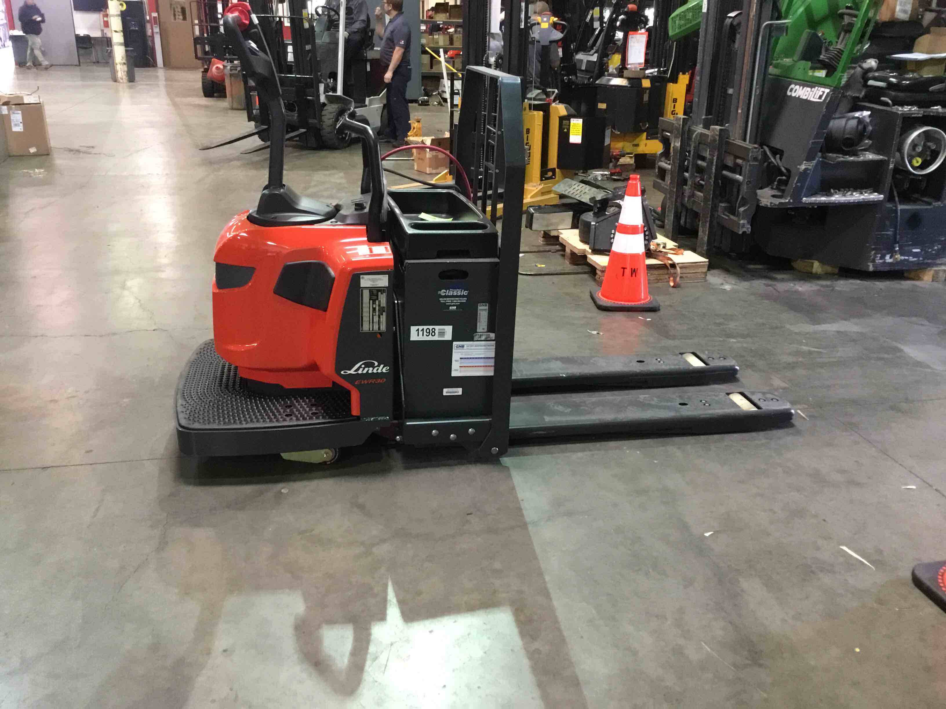 LINDE EWR30_1101-02-27X48 Rider Jack forklift, 6000 capacity, 7.75 lift height. Serial A11101Y00137, Year 2021.