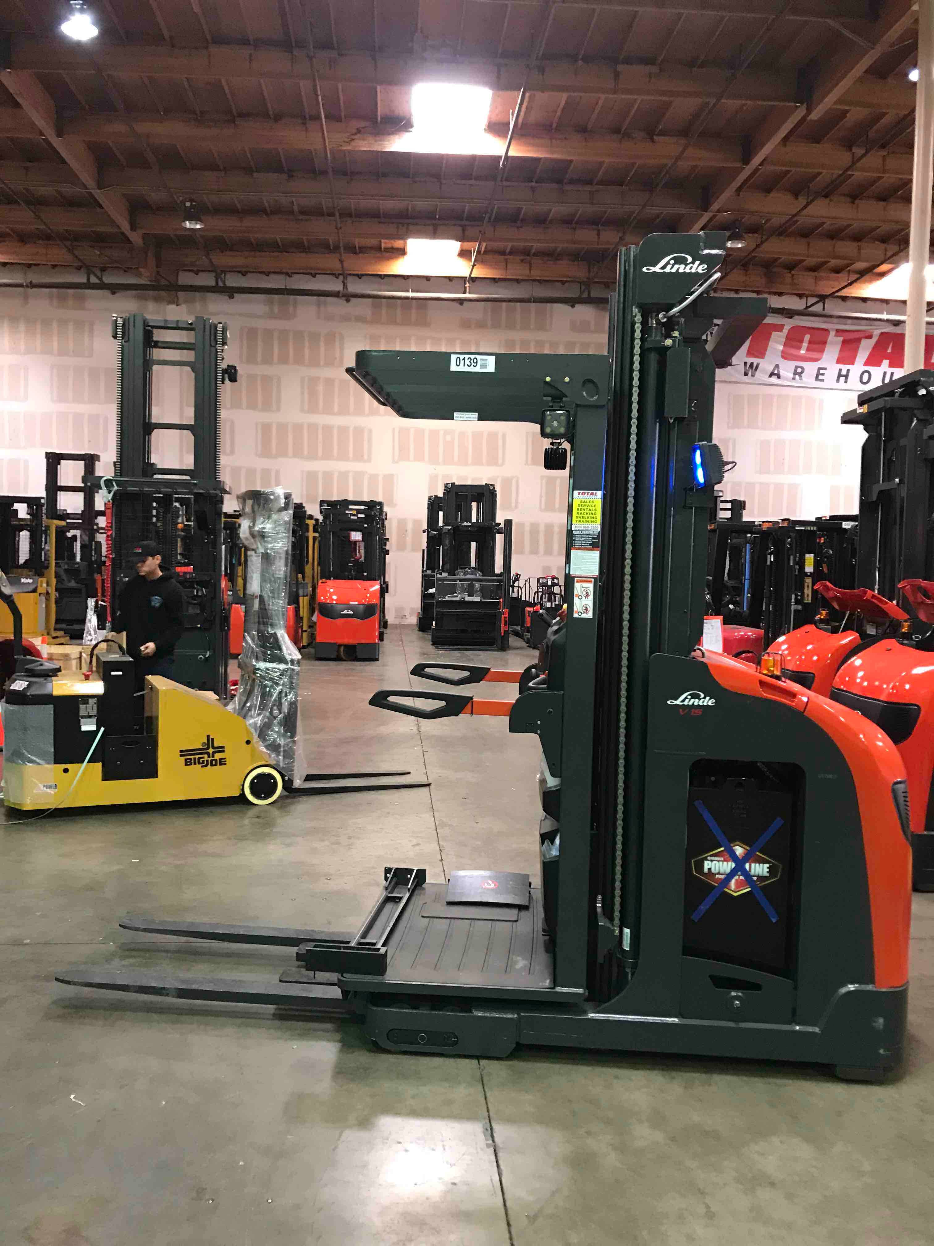 LINDE V15P_5215 Electric Order Picker forklift, 3000 capacity, 240 lift height. Serial C25215X00139, Year 2021.