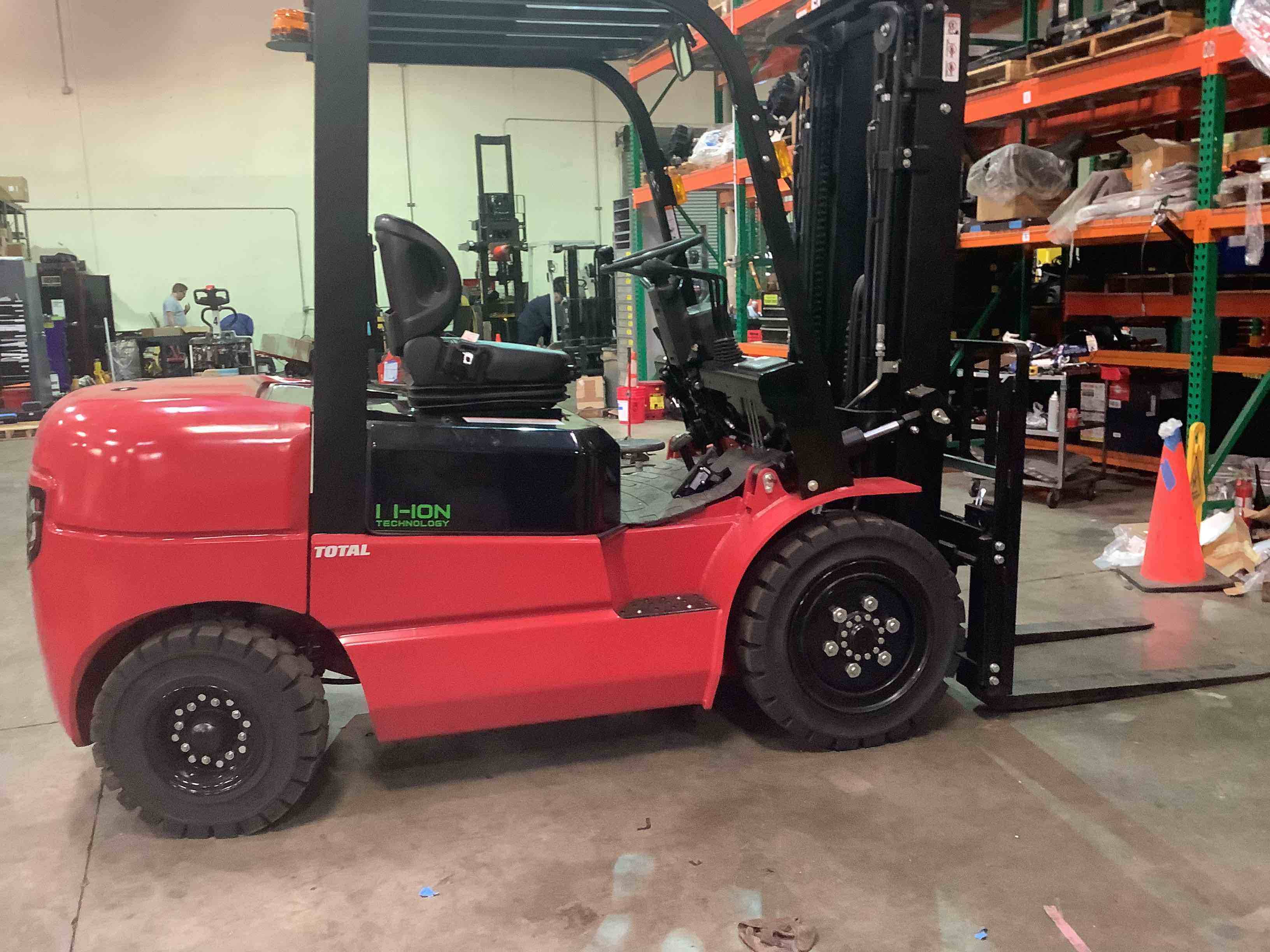 BIG JOE LPE-60_80V Lithium Electric Pneumatic forklift, 6000 capacity, 189 lift height. Serial 130170580, Year 2023.