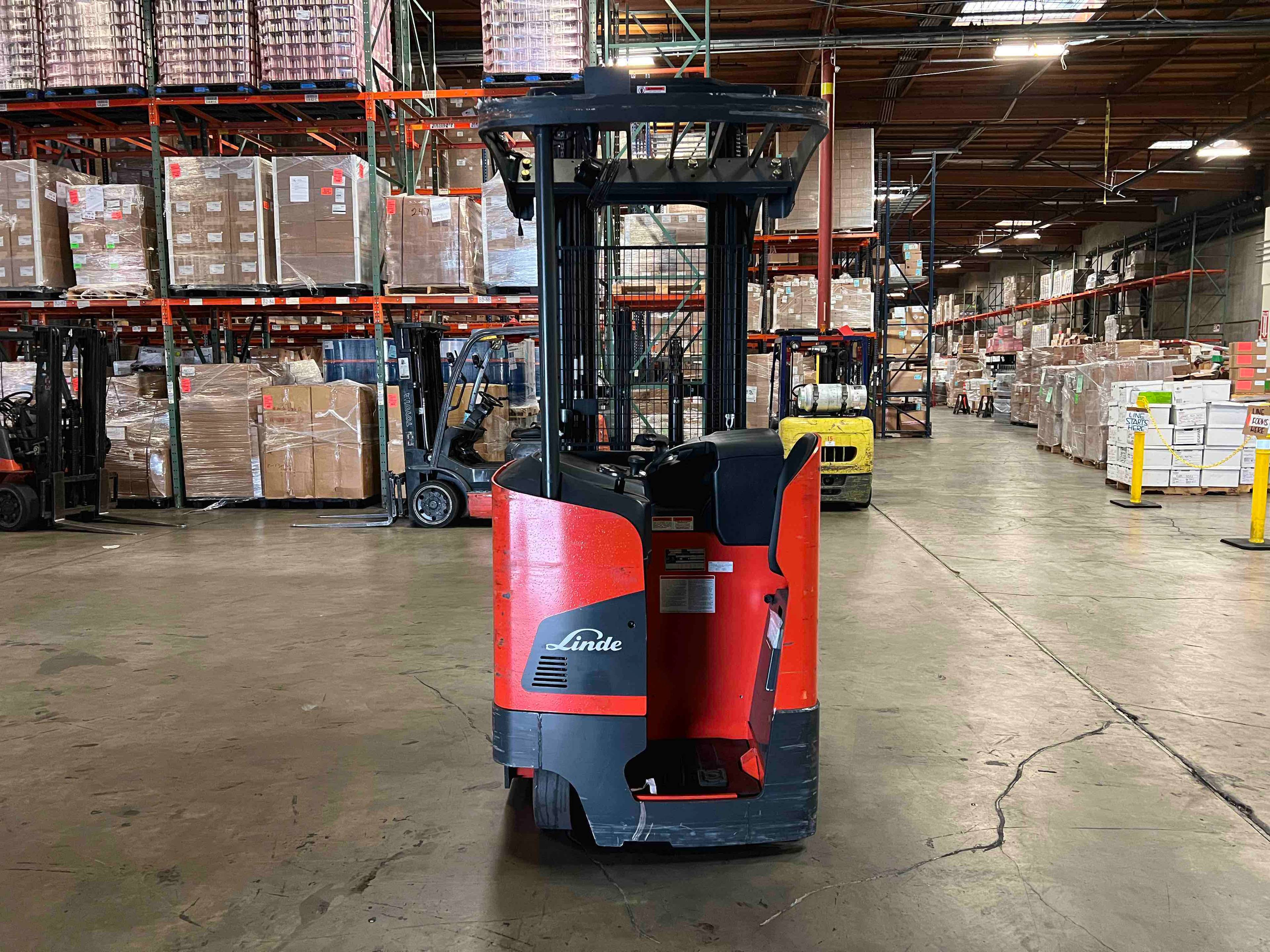 LINDE V15P_5215 Electric Order Picker forklift, 3000 capacity, 240 lift height. Serial C25215X00130, Year 2021.